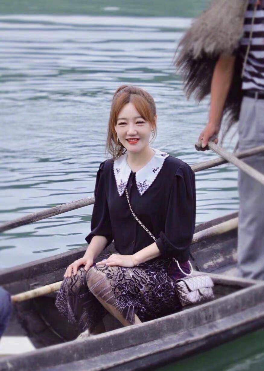 都很惋惜薛佳凝和胡歌的那段感情,但也已经是过去式了,薛佳凝现在过得