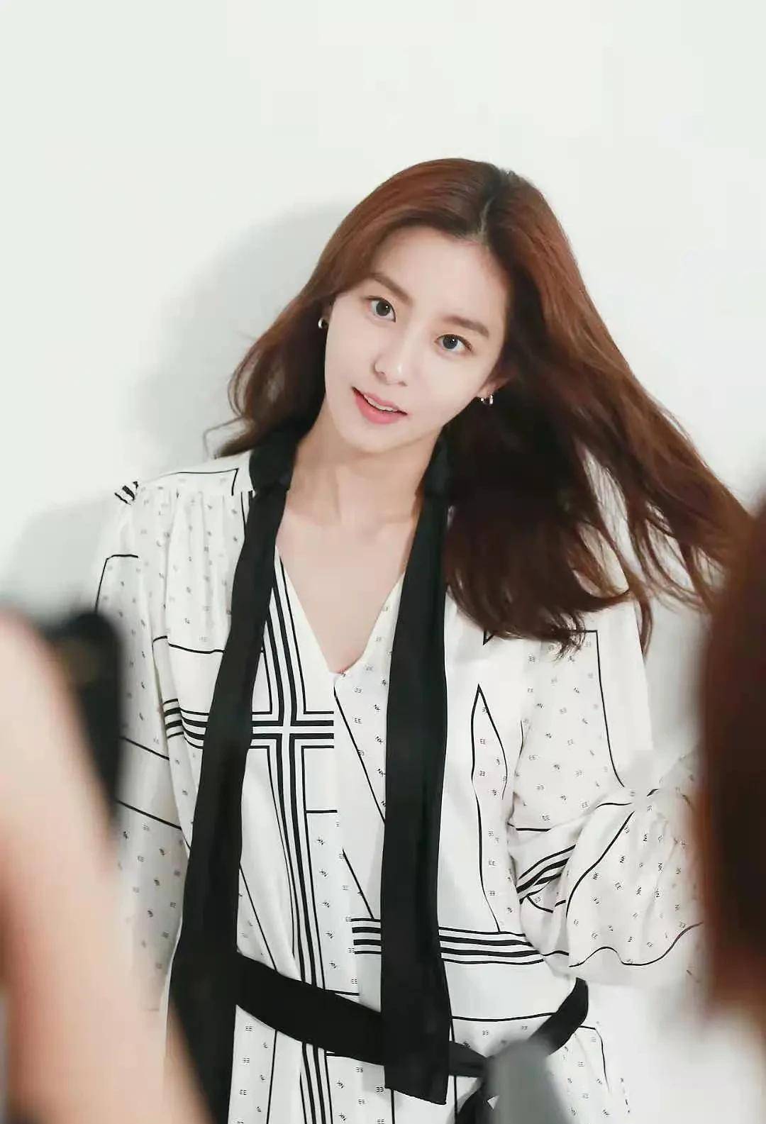 韩国"国民蜜大腿"uie金宥真为减肥有多拼,8年坚持每天只吃一餐_身材