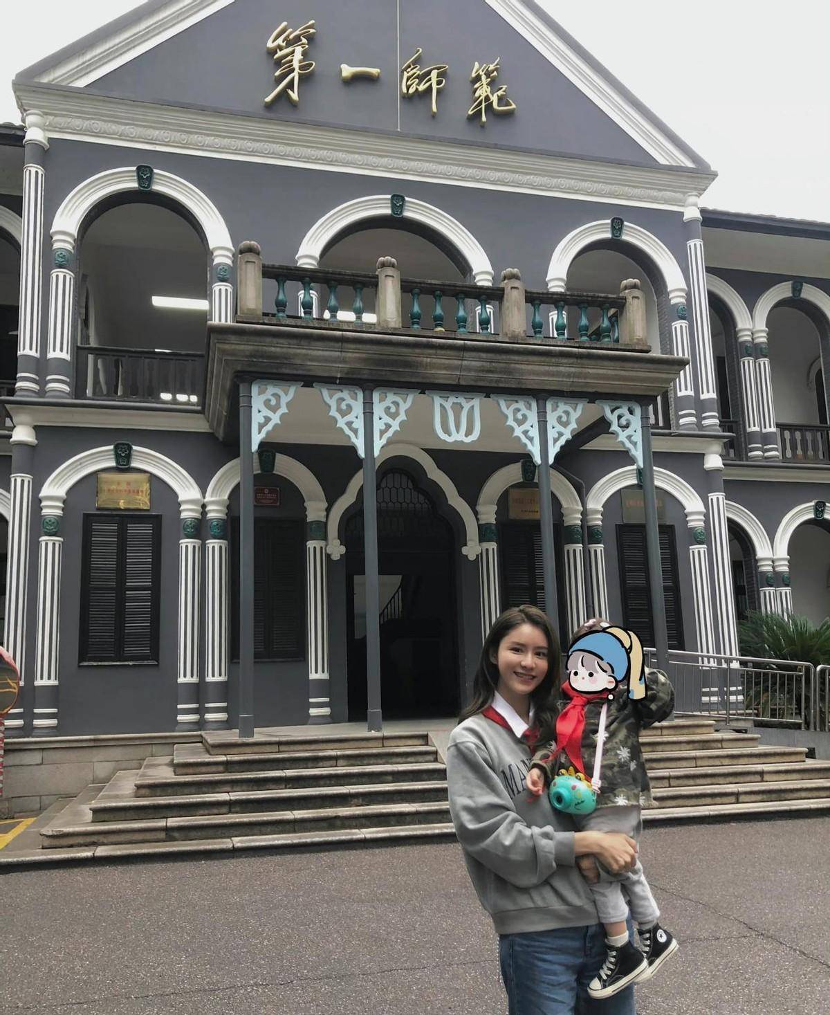 张馨月国庆带林峯父母出游,婆媳合照亲如母女,一家人团聚在长沙_女儿