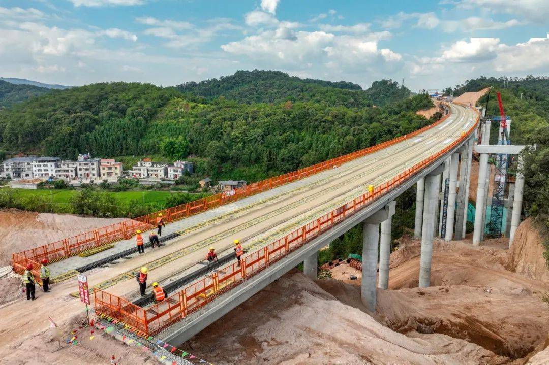 龙寻高速正加快建设_施工_王田_桥梁
