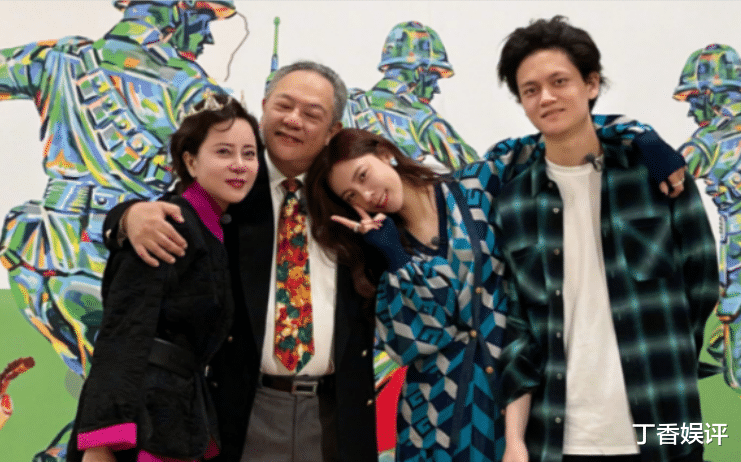 三人在一起生活状况百出,宋妍霏姐弟相处温馨_董又霖_父母_年轻人