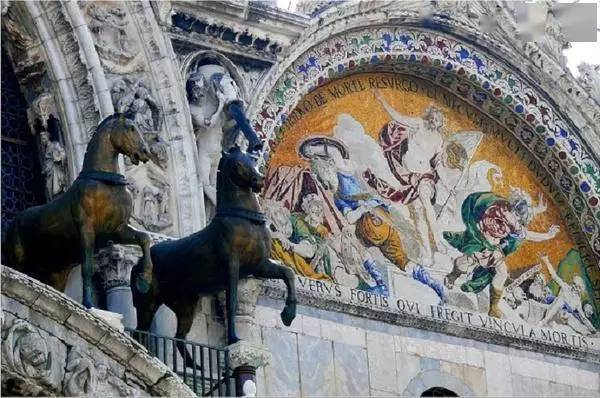 1204年5月16日,弗兰德斯的鲍德温伯爵而非十字军最高指挥官卜尼法斯被