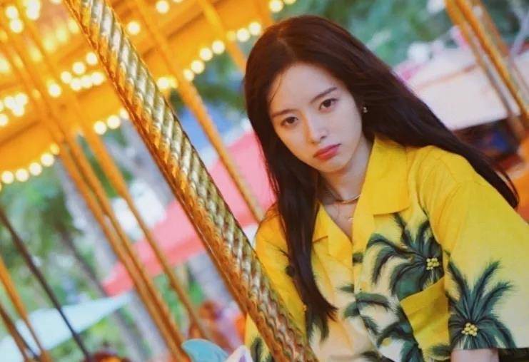 张茜还不是最像的,另外有一位师妹冉蔚才是鞠婧祎2