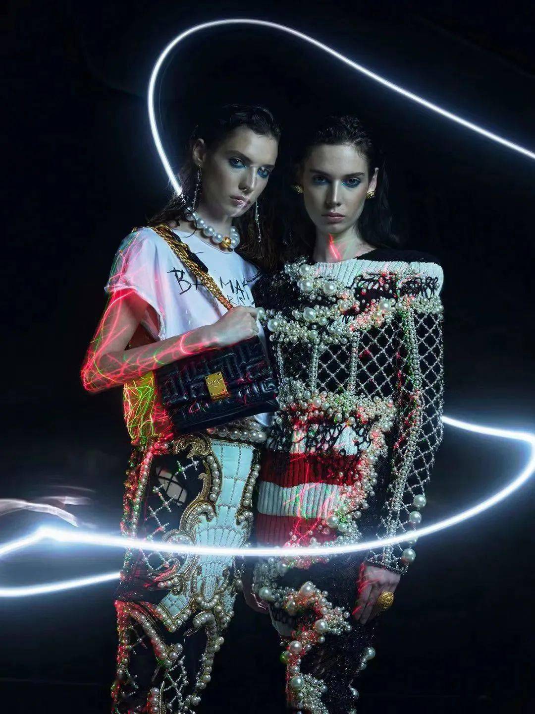 2011年起,创意总监 olivier rousteing承袭balmain时装屋典藏,为品牌