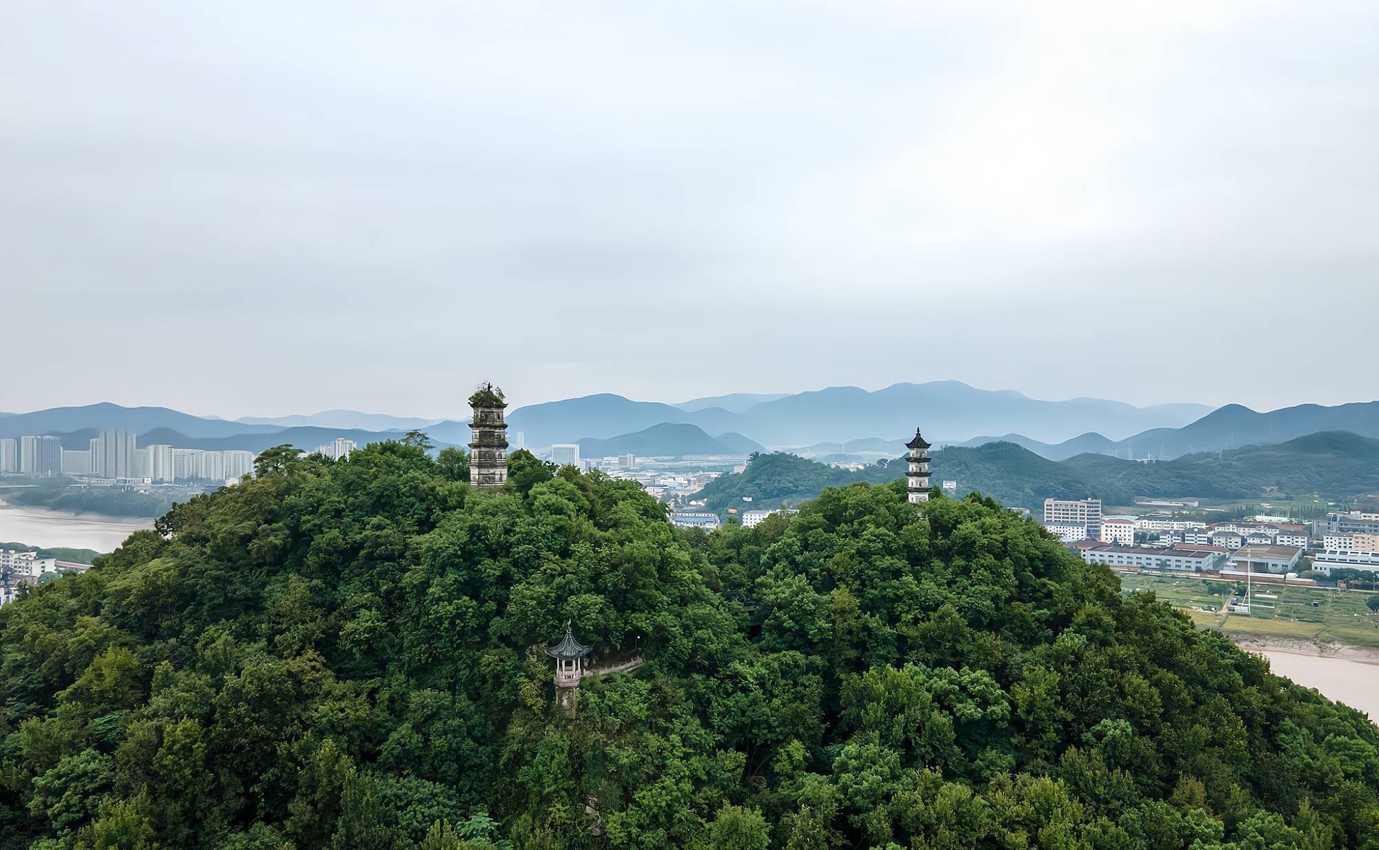 临海最奇特的山，高百余米却有4座古塔，1座还是台州唯一的元塔
