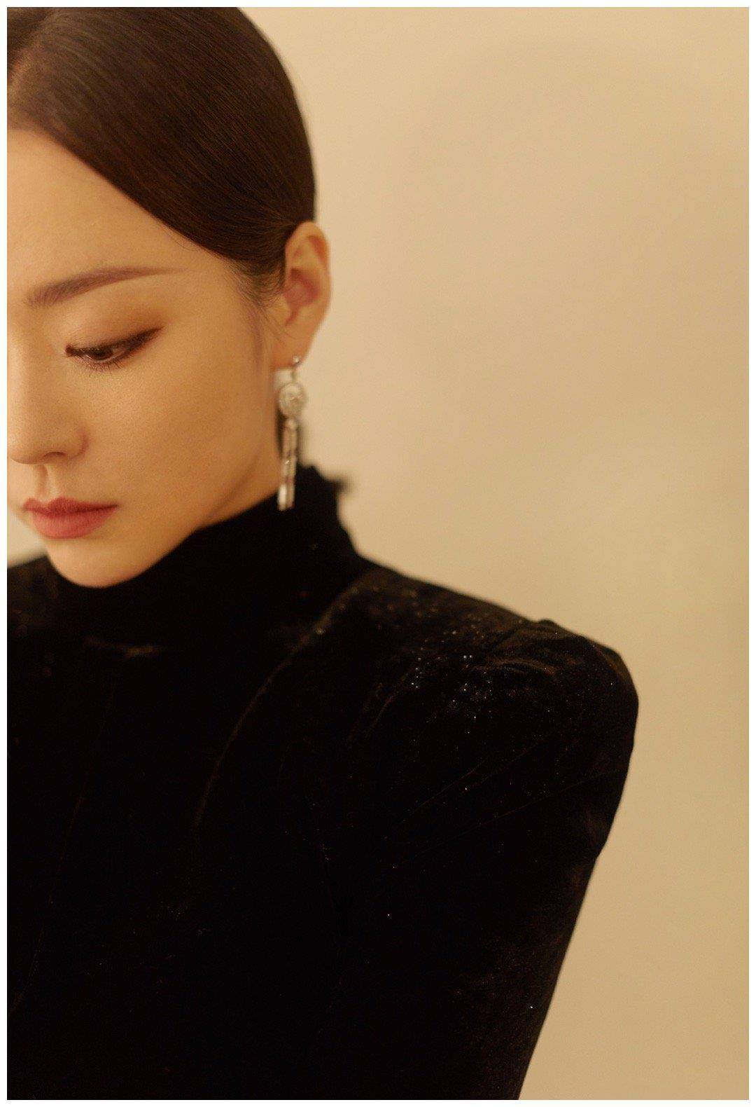 张靓颖变复仇女神?