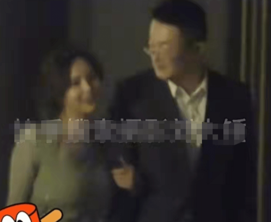 網傳姚笛與神秘男約會,老公曾被曝與美女親密互動 5 36f6c938861042b39efe8c12dd6a92b5