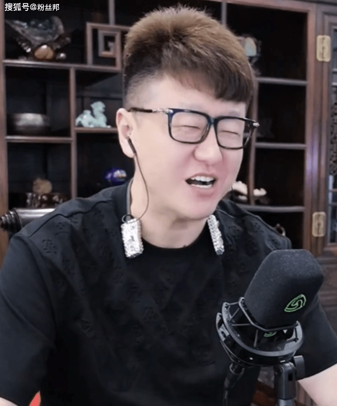 主播被高价挖走,大佛吐槽前舞帝公会的合同,没有一个能生效的_直播