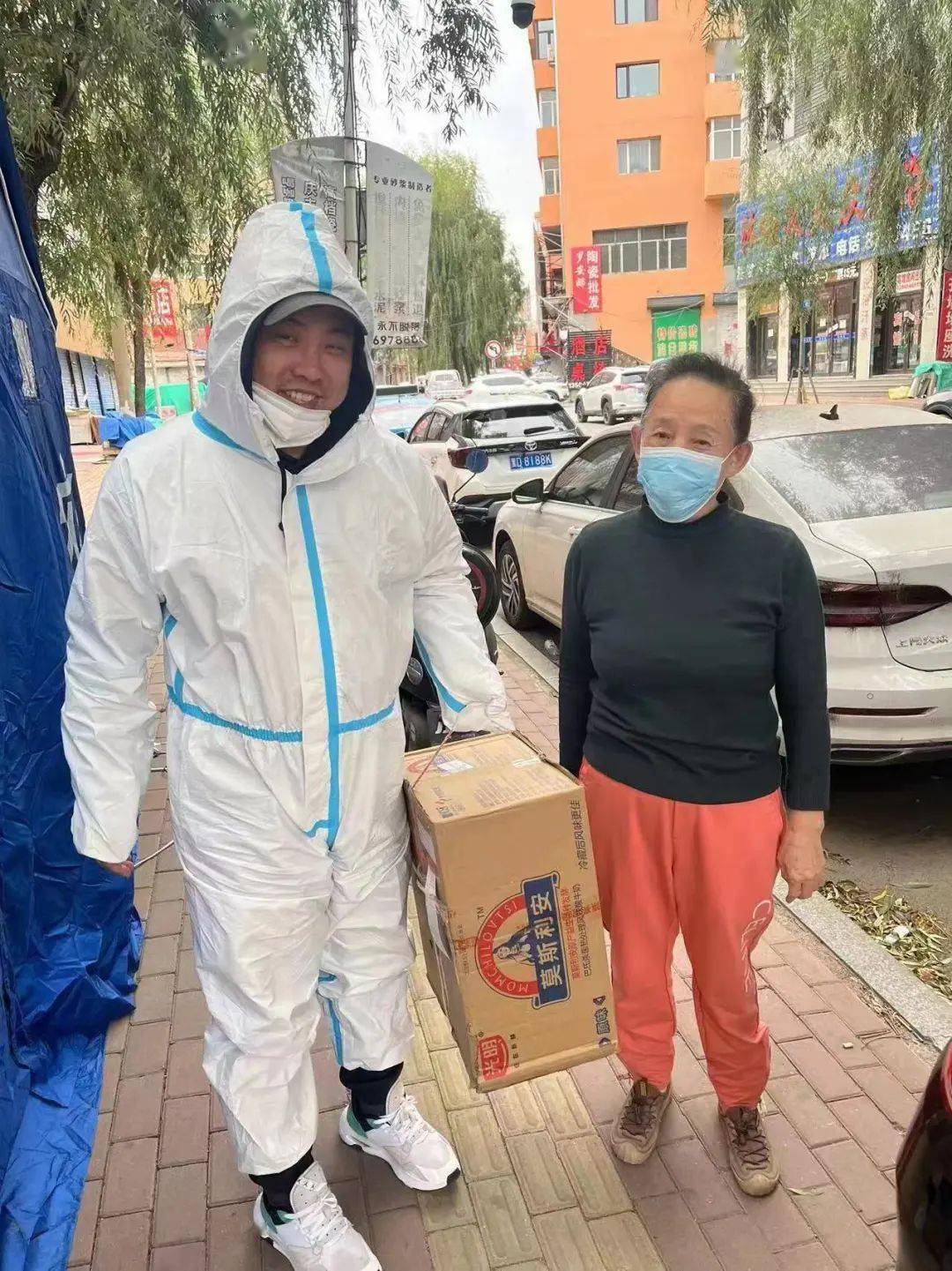 李洋李可心他们所负责的新谊社区西卡口有26栋楼,居民1800户,小区老旧