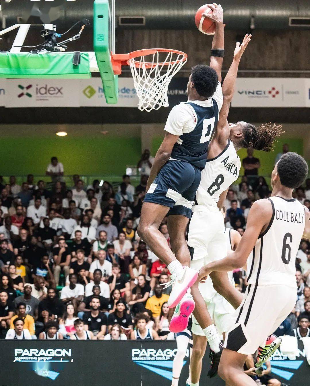 布朗尼被签下了!_詹姆斯_父亲_nike