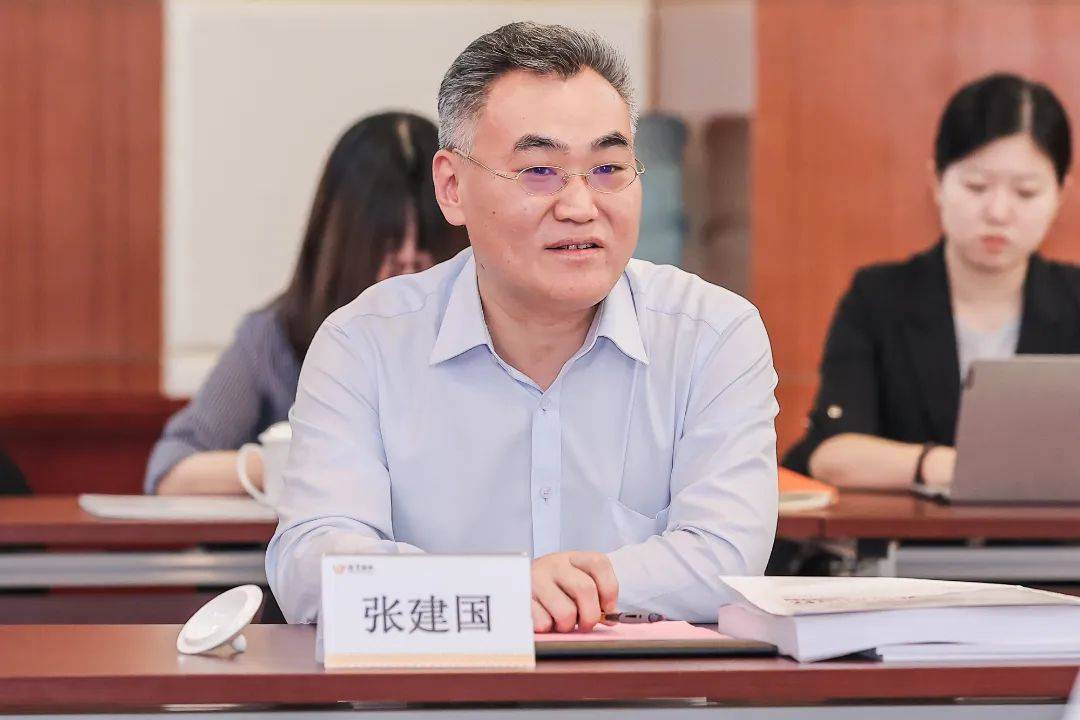 在会上,张建国总对杨国贤会长及随行领导的到访表示热烈欢迎,并指出