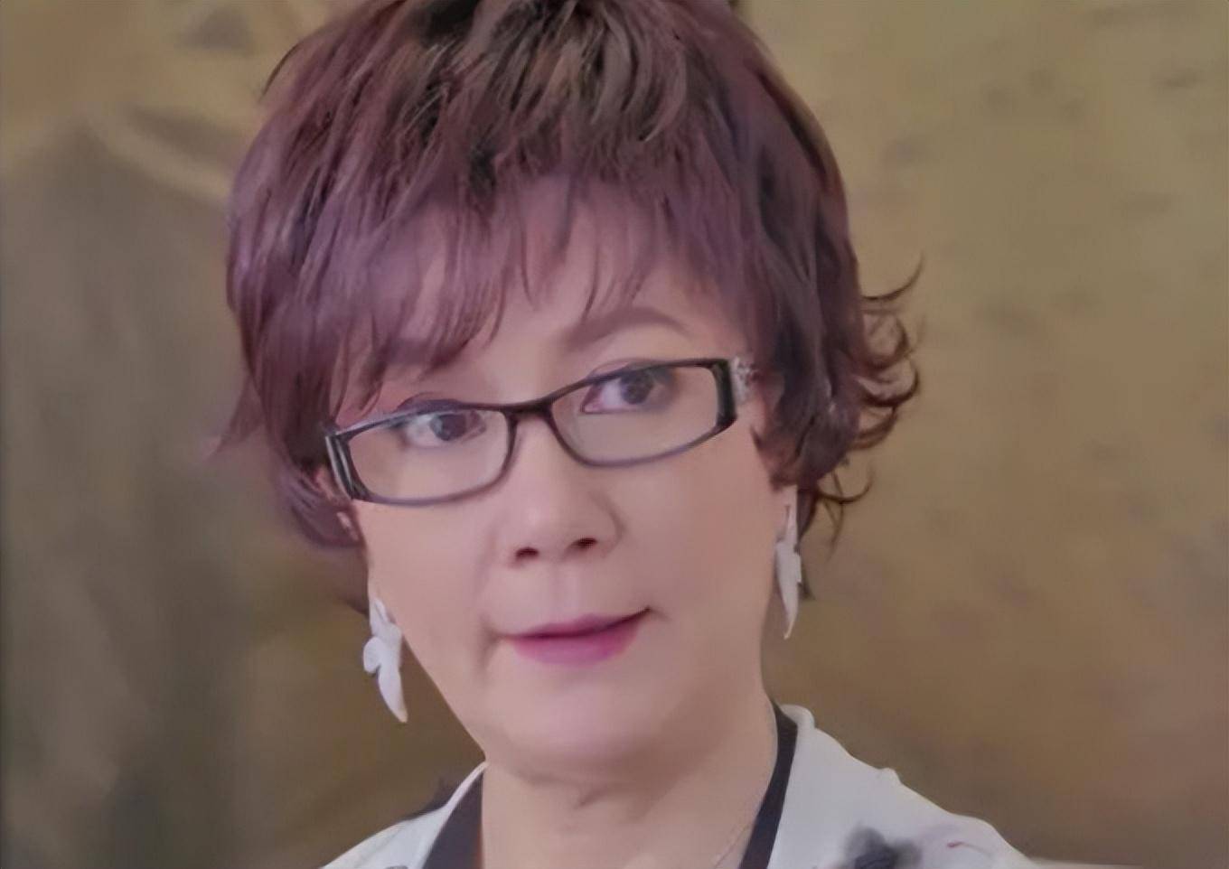 苗可秀移民国外近况,禅院吃斋很悠闲,曾与李小龙传绯闻至今未婚?