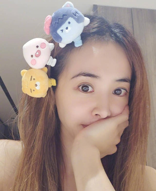 蔡依林扎卷发双马尾扮美,花式卖萌还自称甜甜,40岁依旧少女颜_状态