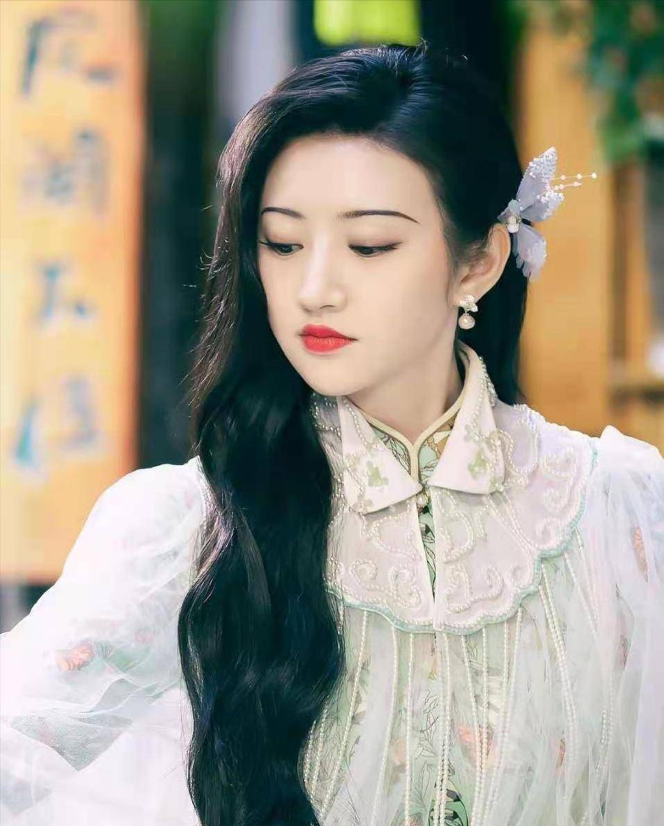 就下结论这部剧会扑街,比如影视化后把司藤的半妖身份改成了外星人
