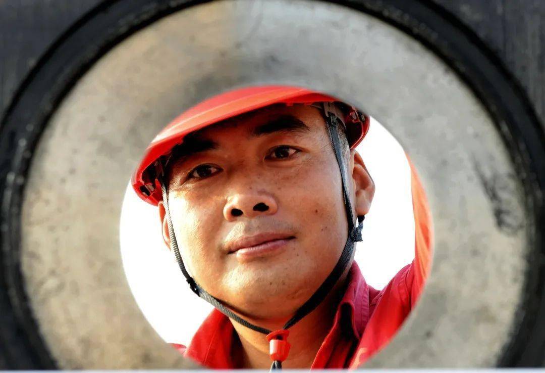 做坚守一线的普通工匠执着钻研刘辉,中国石油天然气集团公司技能专家