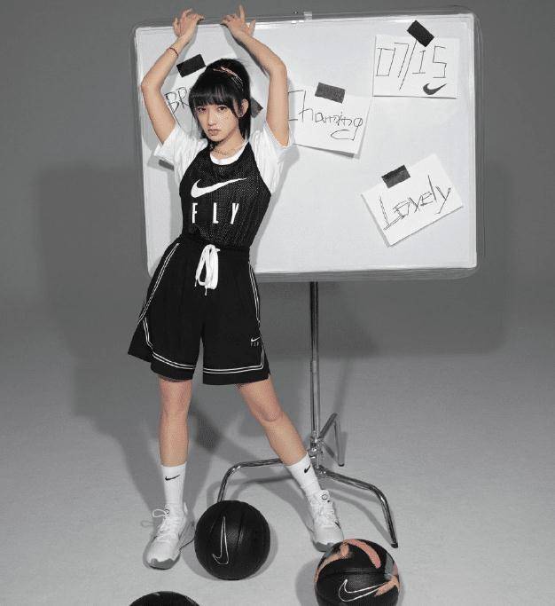 没想到程潇瘦成这样,竟把"jk裤"穿得无褶皱,这腿简直了_属性_休闲