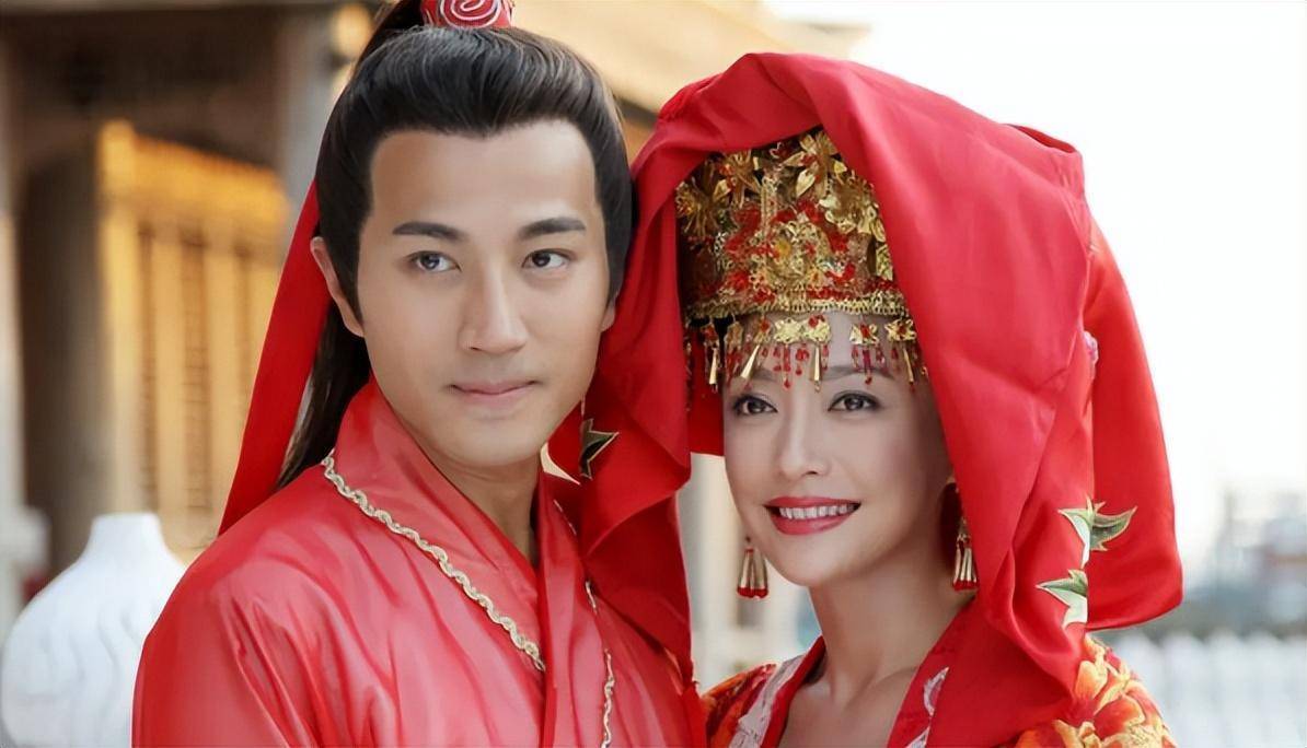"黑红女王"杨幂:身材让陈小春把持不住,她的上位没那么简单_嘉行_公司