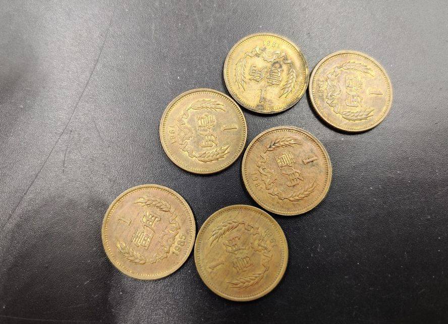 金色的1角硬币,你家还有吗?如今能值好几千_流通_年份_麦穗