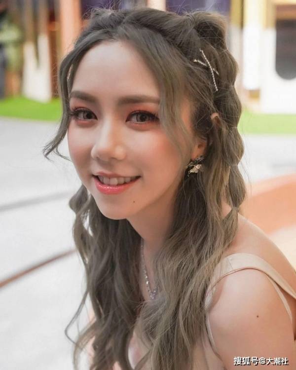 曝邓紫棋已领证!嫁交往5年的造型师男友_mark_俩人_视频