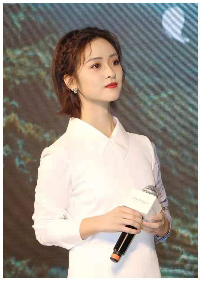 沈月上海出席活动,梳杨紫同款精美编发,娇俏又甜美!_短发_漂亮_发型