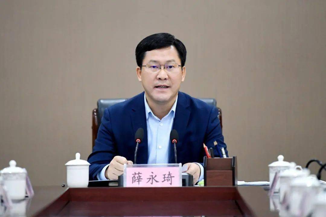 薛永琦传达了省委书记林武在北京给各市市长和各县县委书记写的一封信