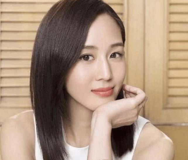 她是台湾的气质美女,曾与赵又廷相爱5年,如今35岁还是单身一人_张钧甯