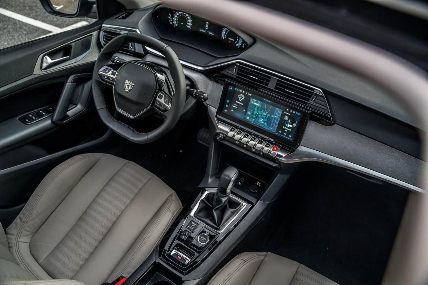 弹车评测:全新标致408,精准驾控之外更智能了,你会买吗?