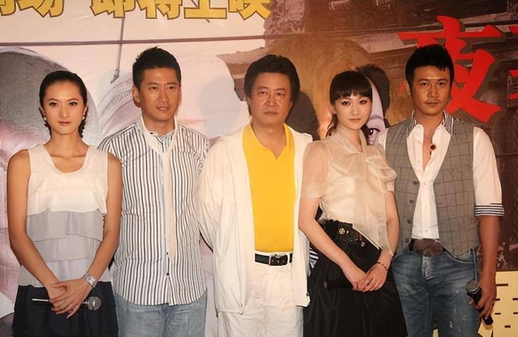 赵宝刚(中)与圈内好友妻子的点滴进步,赵宝刚都看在眼里,并及时送上