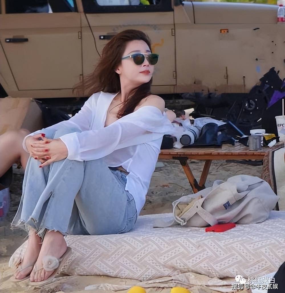 6位娱乐圈的"半老徐娘":蜂腰翘臀,长腿美背,性感起来勾人心魂_身材