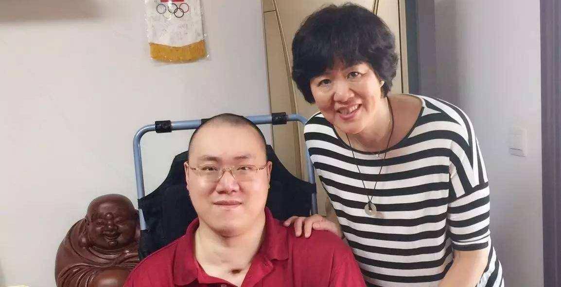 37岁汤淼现状,瘫痪13年生活艰难,征婚多月无人问津,女儿引争议_妻子