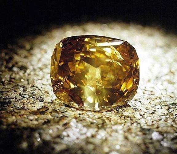 在欧洲每年都有一个珠宝设计的年度庆典,这个设计庆典的设计以个性