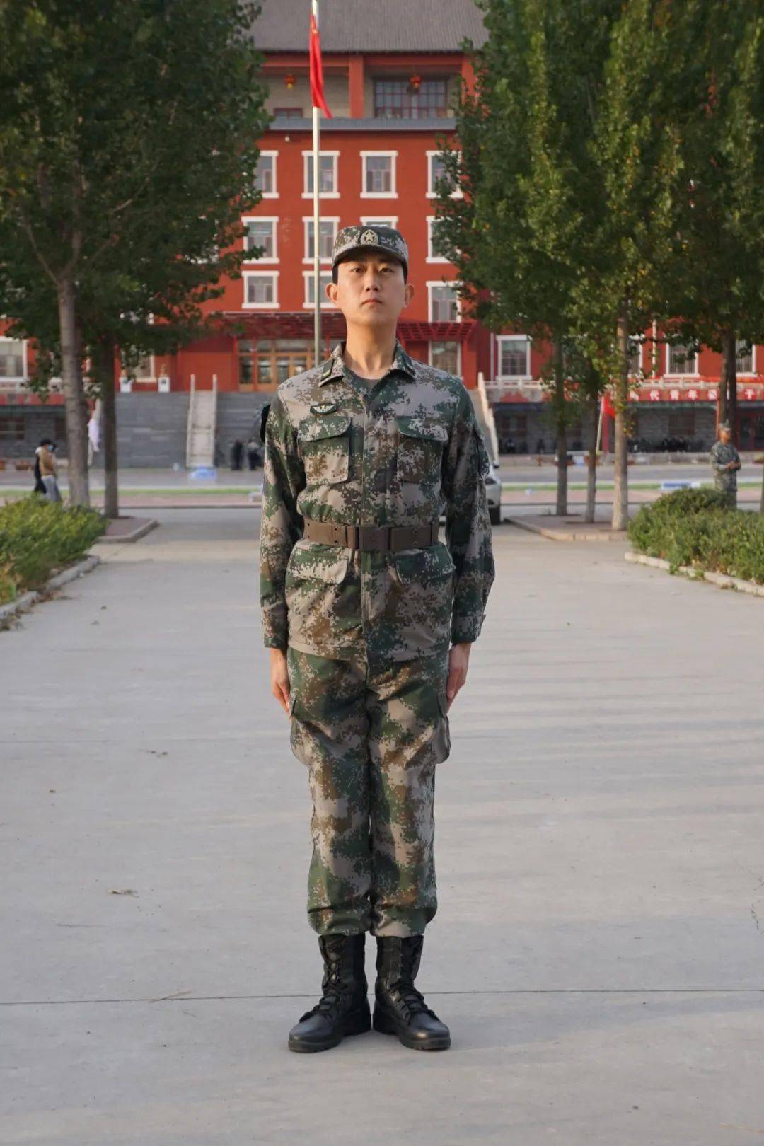 给你喜欢的教官投票吧._大学生_刘金辉_微信