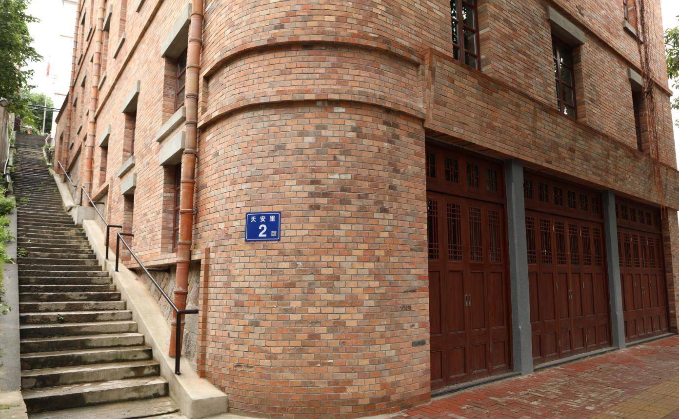 福州烟台山,百年沧桑的历史风貌区,散落着各式各样的建筑_红色_教堂