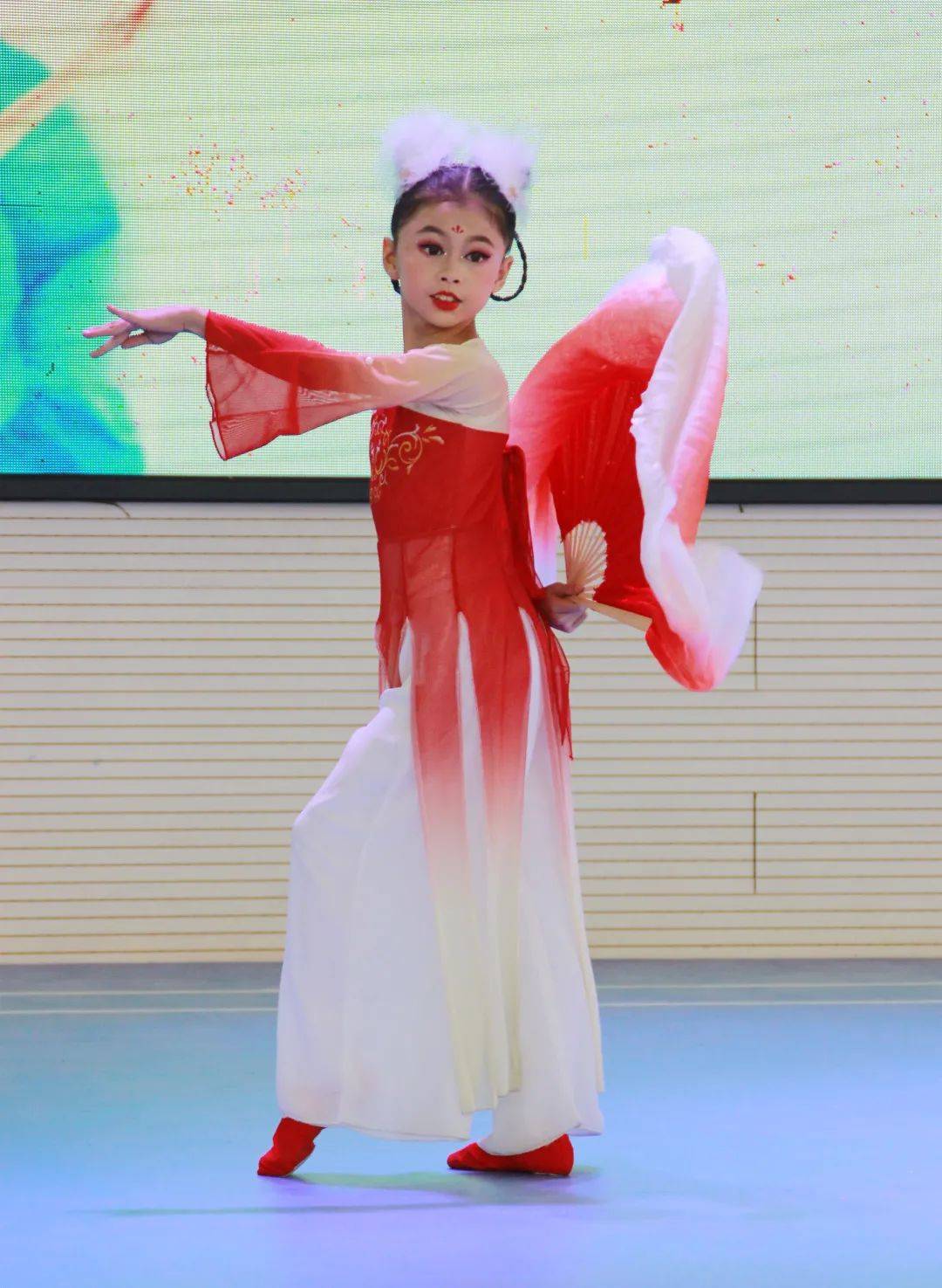 心随我动 乐放光彩——2022年实小集团黎明湖小学独唱独奏独舞比赛_专场_音乐_舞台