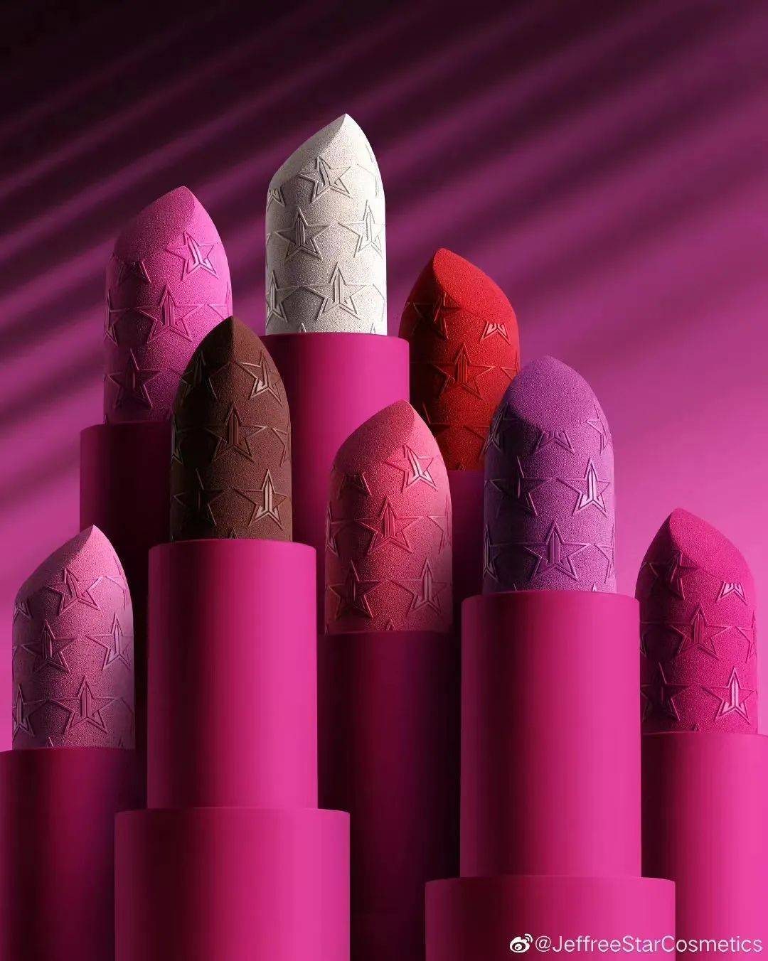 年j姐创立了同名彩妆品牌jeffree star cometics,产品线覆盖了口红