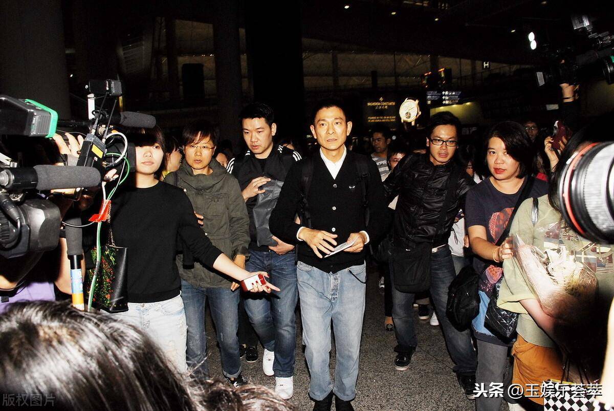 张艺兴用刘德华的歌曲回答问题,他用这首歌表达粉丝在心中的位置_贾玲