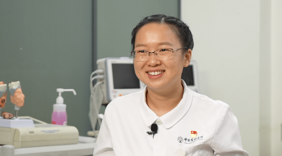 "我叫郑琼,是中日友好医院乳甲外科的一名护士,曾于2020年2月在武汉