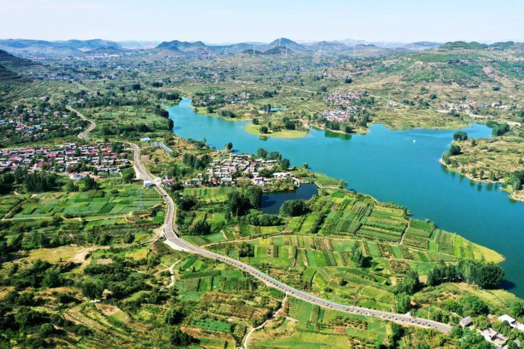 产业兴旺,农民腰包越来越鼓正是秋高气爽,瓜果飘香的季节,肥城市潮泉