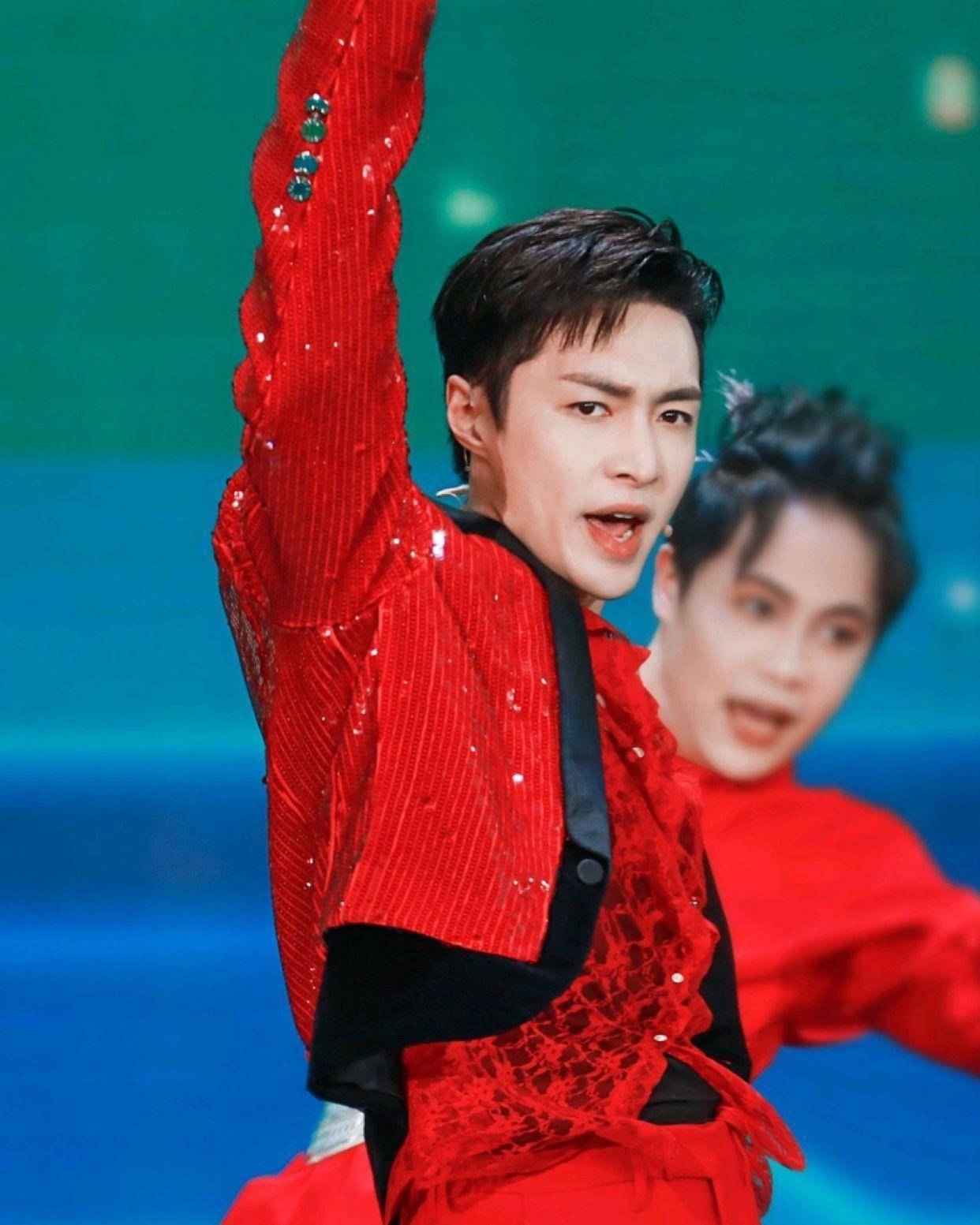 张艺兴舞台单人节目《画卷》被网民日报夸奖,实力才是永远的神_流量