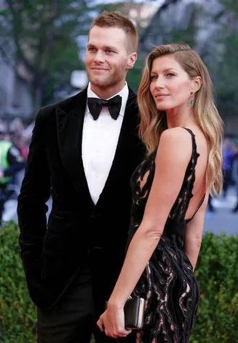 米粒妈前段时间刚刚写完了德普离婚,又写了朱莉皮特离婚