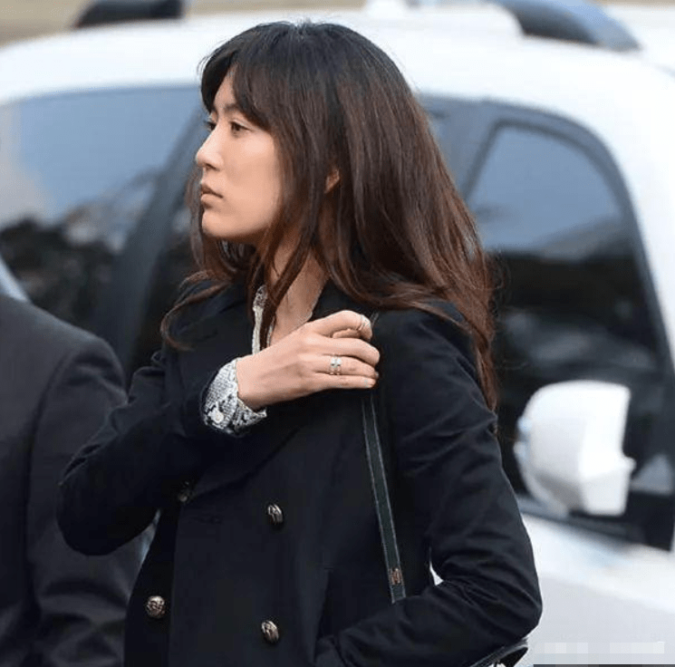 此时的林世玲手握巨额的补偿金以及大象集团20%的股份,她决心用这些