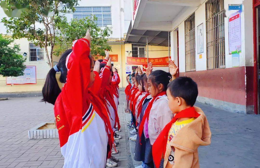 10月10日,隆坪中心小学,杰村中心小学组织全体少先