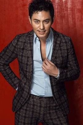 45岁的牟凤彬"蒙丹"近照,颜值变高成不老男神,身边跟大眼萌娃_感情