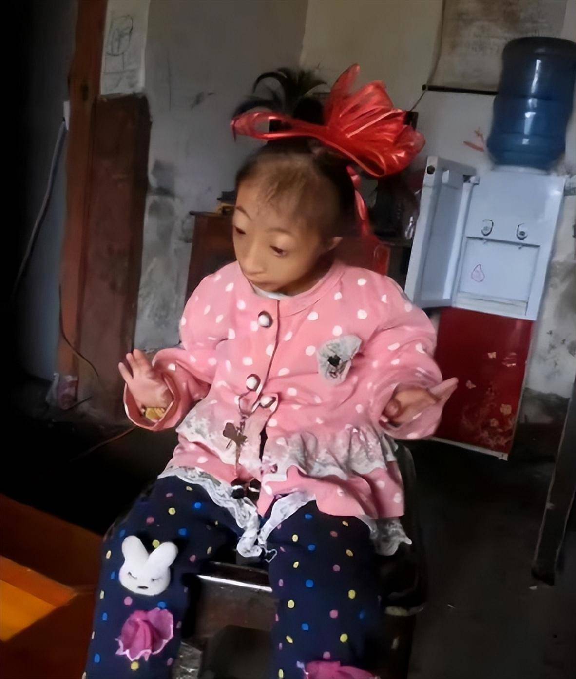 在刘兴莲眼里,小小不是一个任人当把戏看的玩偶,而是自己心头的肉啊.