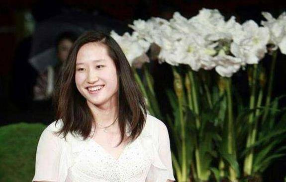 游泳冠军,和大自己23岁教练结婚,如今被宠成公主_刘子歌_生活_金炜