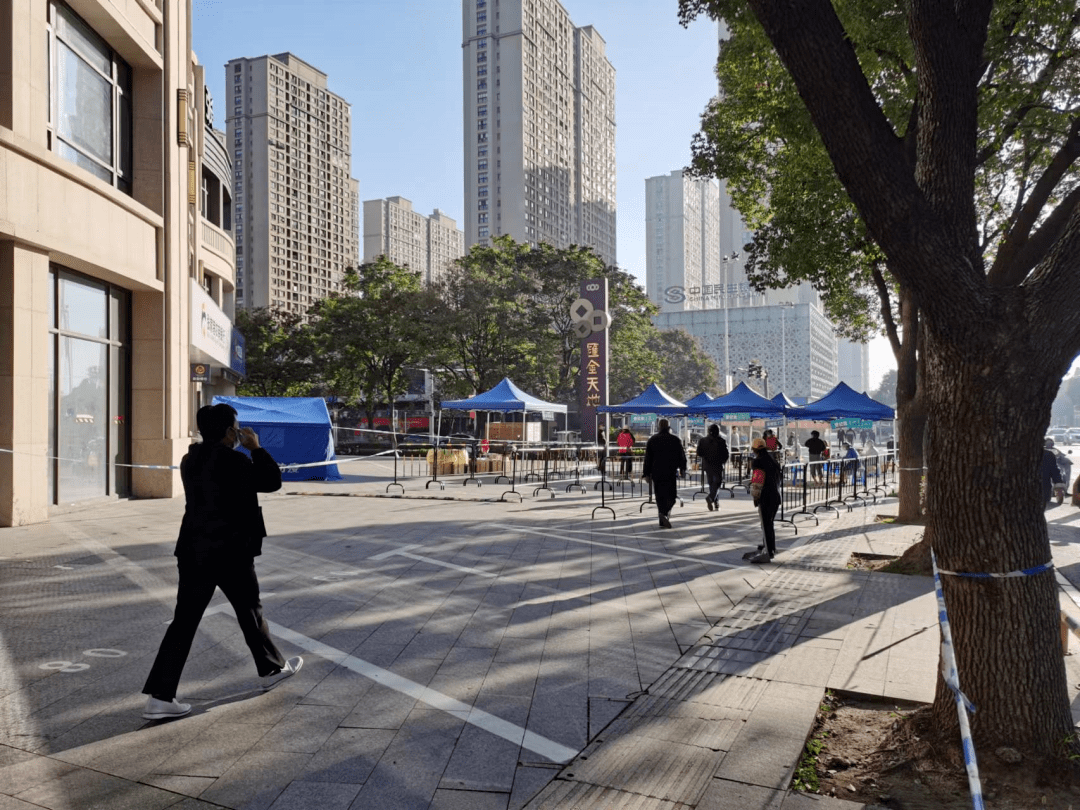 虽然今天是周六,但是在御龙湾,吾悦金郡,汇金天地,金鹰等采样点,一大