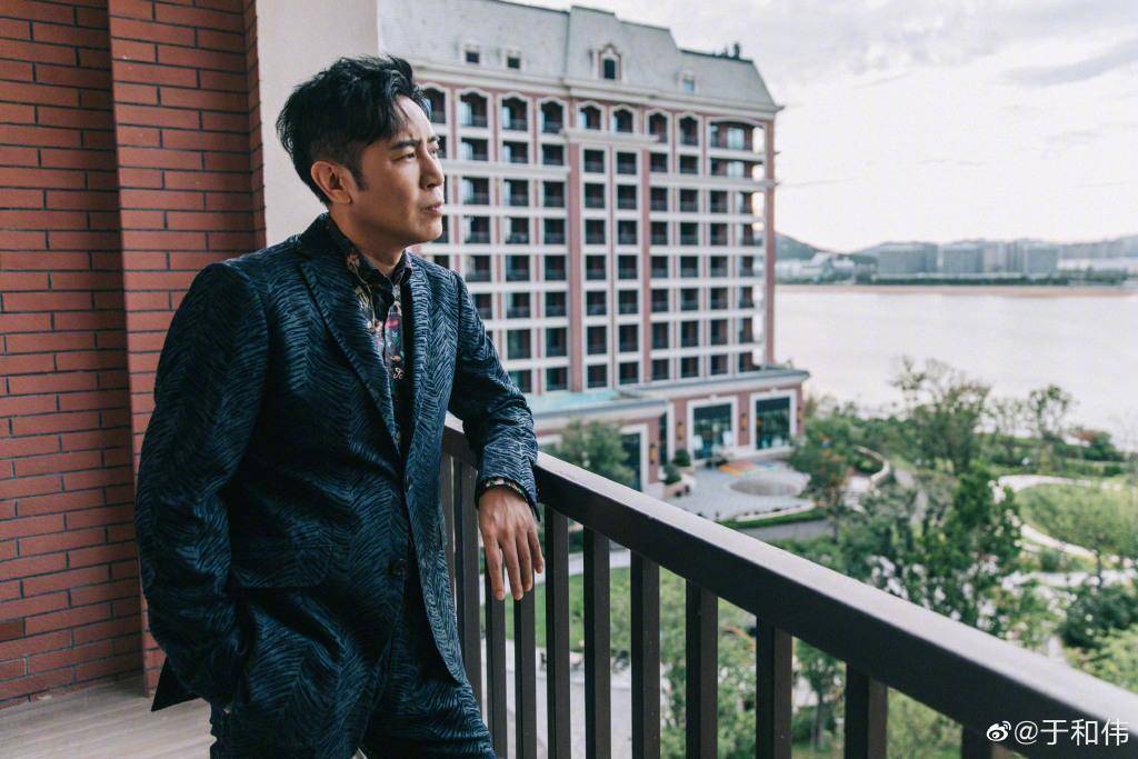 49岁大叔身材不输小鲜肉,于和伟凭什么能靠"蹦迪"出圈?_锻炼_肌肉_大