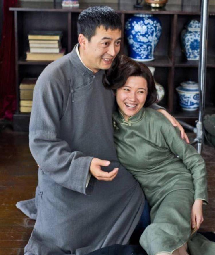 著名演员颜丙燕:母亲早逝,让她悲痛不已,是电影"拯救"了她_妈妈_父母