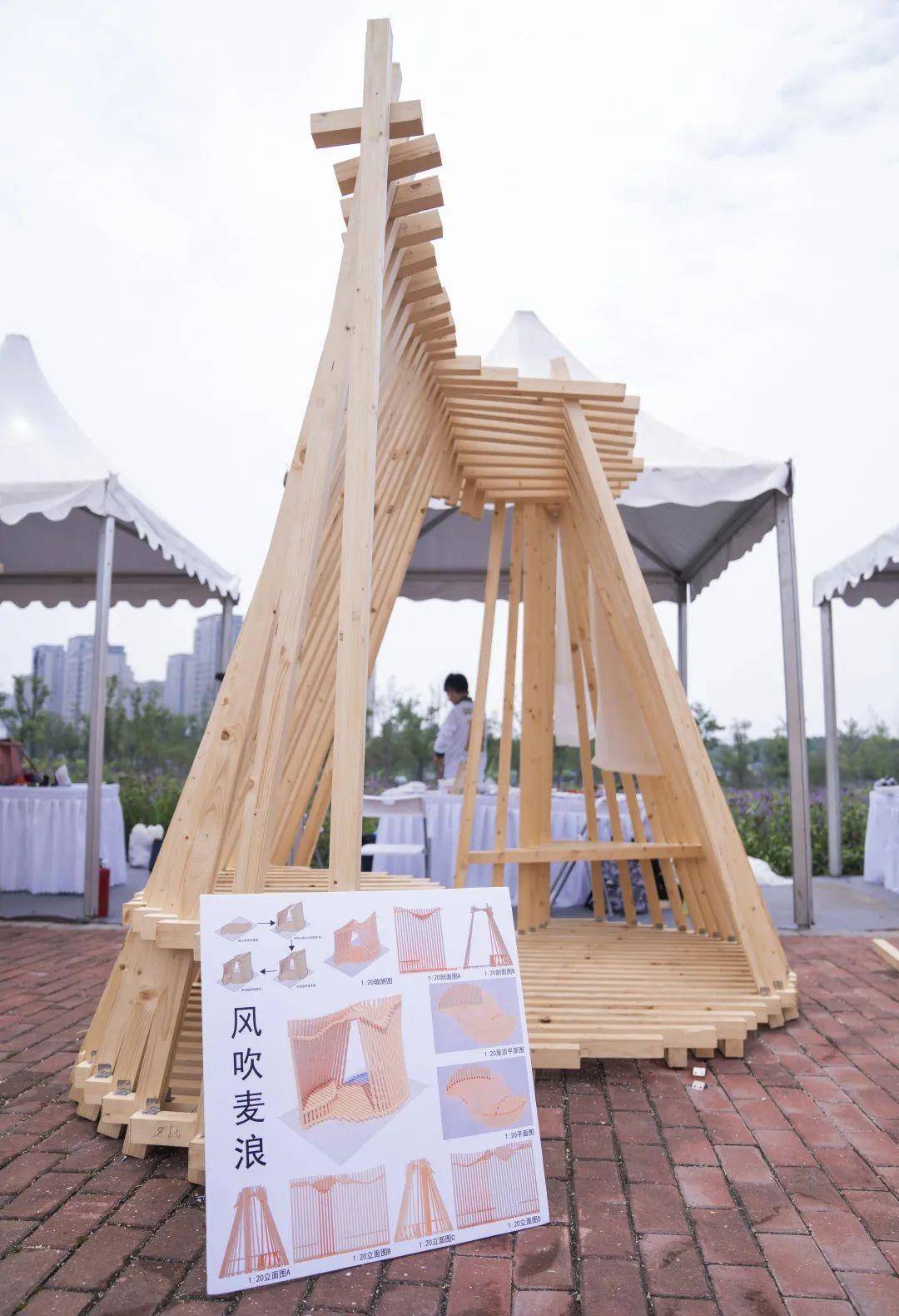 图为建造节上的学生作品"通过建筑艺术引发对生活,对空间,对城市的
