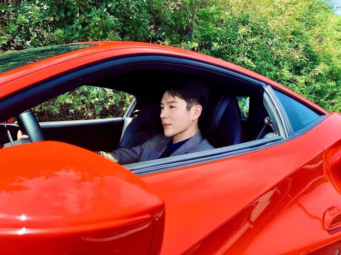 随着《追光者》的热播也让我们继续期待演员王鑫更多的精彩作品吧!